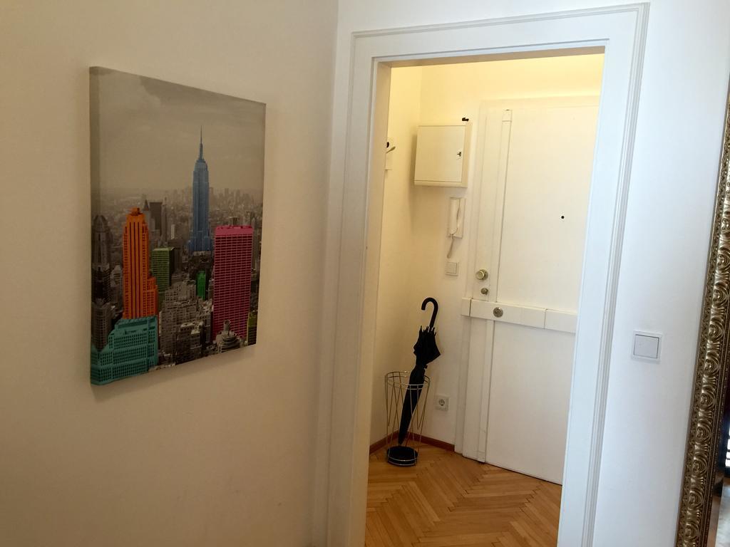 Heart Of Vienna "Opera House" Studio Apartment Bagian luar foto